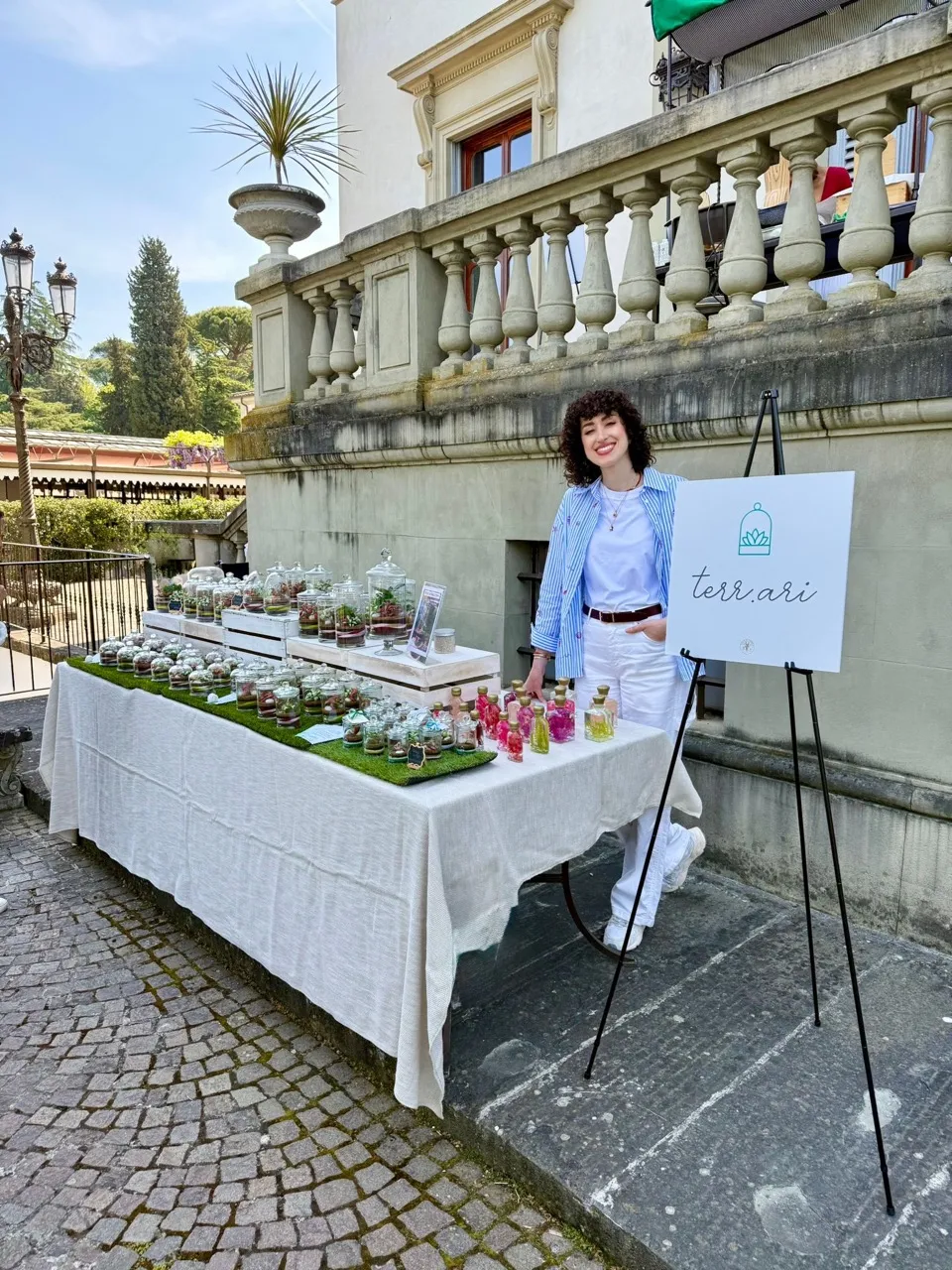 Arianna al mercato - Sfondo contatti